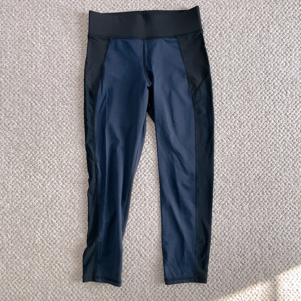LIKE NEW, Michi Navy/Black Capri Leggings, Sz Med
